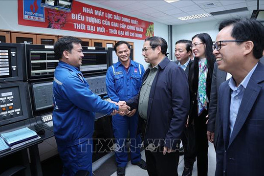 Thủ tướng Phạm Minh Chính thăm các cơ sở kinh tế quan trọng ở Quảng Ngãi