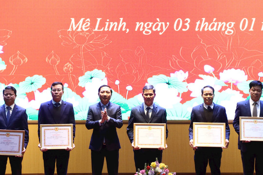 Mê Linh khen thưởng 54 tập thể đạt thành tích xuất sắc trong năm 2022