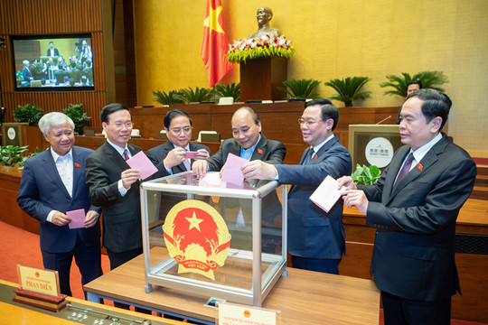 Quốc hội phê chuẩn việc bổ nhiệm hai đồng chí Trần Hồng Hà, Trần Lưu Quang làm Phó Thủ tướng
