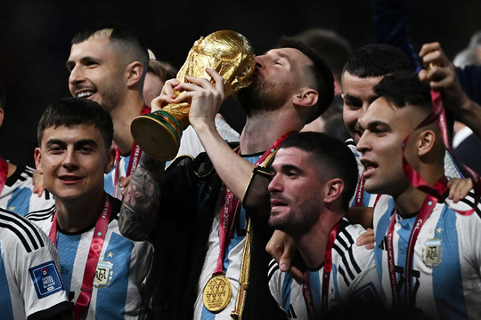 Messi thắng giải “Cầu thủ xuất sắc nhất năm" của IFFHS