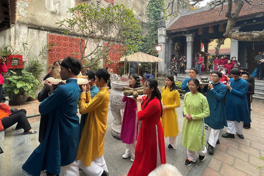 Tái hiện nhiều nghi thức cổ truyền ngày Tết tại khu phố cổ Hà Nội
