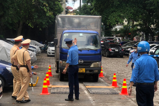 Hà Nội: Hơn 12.400 xe khách, xe tải vi phạm, bị xử phạt gần 42 tỷ đồng