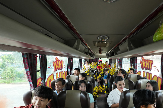 Chuyến xe Kinh Đô trao Tết ý nghĩa đến hơn 1.000 em nhỏ kém may mắn