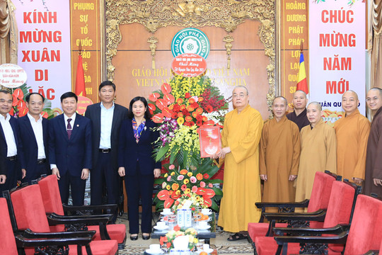 Phó Bí thư Thường trực Thành ủy Nguyễn Thị Tuyến thăm, chúc mừng Giáo hội Phật giáo Việt Nam