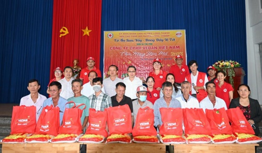 Vedan Việt Nam trao 1.000 phần quà Tết cho người dân có hoàn cảnh khó khăn nhân dịp Tết Quý Mão 2023