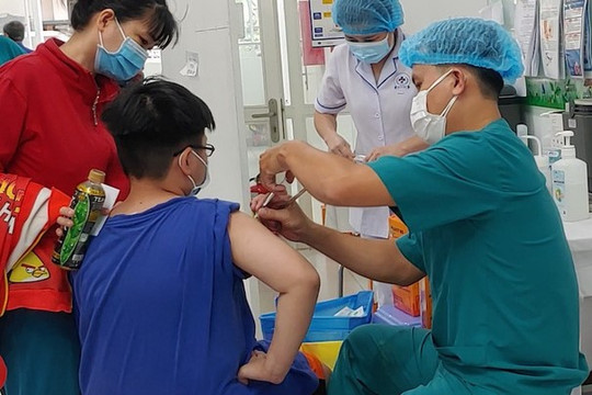 Thành phố Hồ Chí Minh duy trì 45 điểm tiêm vắc xin phòng Covid-19 xuyên Tết