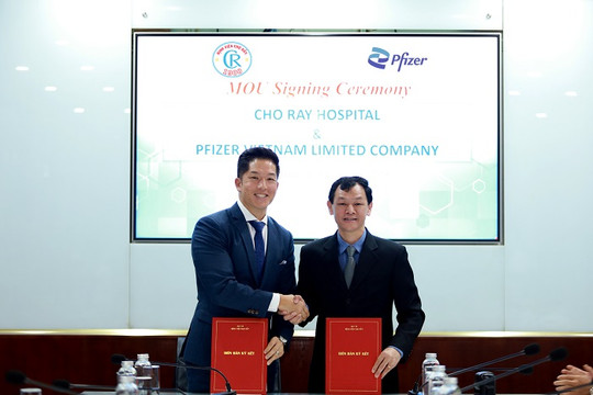 Lễ ký kết Biên bản ghi nhớ hợp tác giữa Pfizer Việt Nam và Bệnh viện Chợ Rẫy trong Chương trình hợp tác quản lý kháng sinh