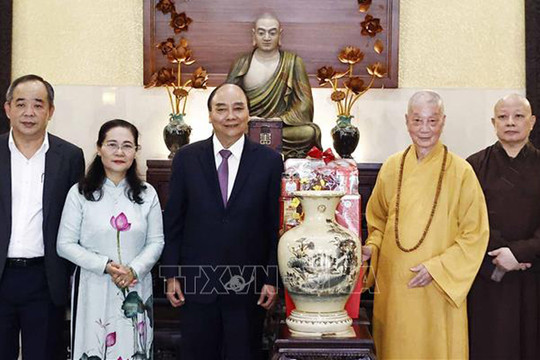 Chủ tịch nước Nguyễn Xuân Phúc thăm, chúc Tết Pháp chủ Giáo hội Phật giáo Việt Nam
