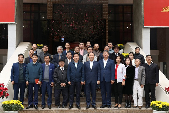 Chủ tịch HĐND thành phố Nguyễn Ngọc Tuấn chúc Tết các nghệ nhân, thợ giỏi của Hà Nội