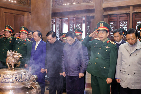 Thủ tướng dâng hương tưởng nhớ Chủ tịch Hồ Chí Minh và phát động Tết trồng cây tại Hà Nội