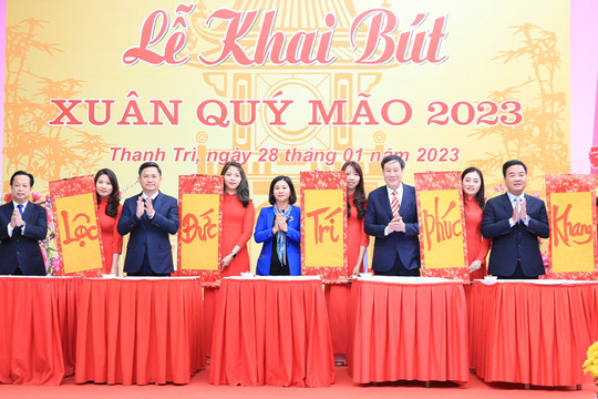 Dâng hương tưởng niệm Tiên triết Chu Văn An và khai bút Xuân tại huyện Thanh Trì