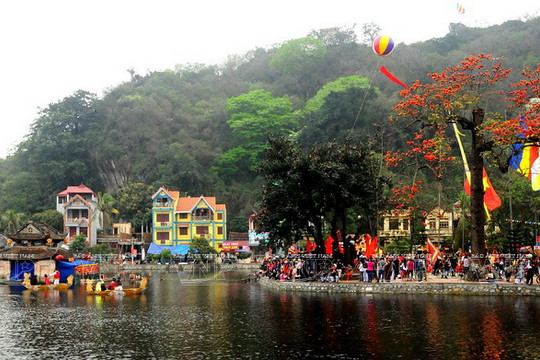 Lễ hội chùa Thầy huyện Quốc Oai diễn ra từ mùng 1 tháng Giêng đến hết tháng Ba âm lịch