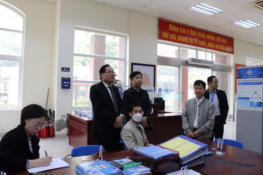 Đoàn Kiểm tra công vụ thành phố Hà Nội kiểm tra đột xuất quận Nam Từ Liêm