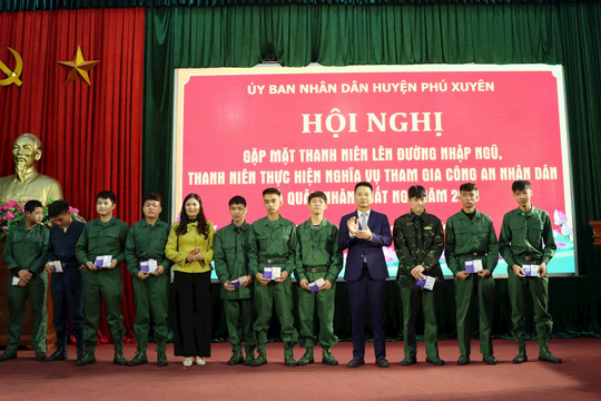Huyện Phú Xuyên gặp mặt tân binh trước ngày lên đường nhập ngũ