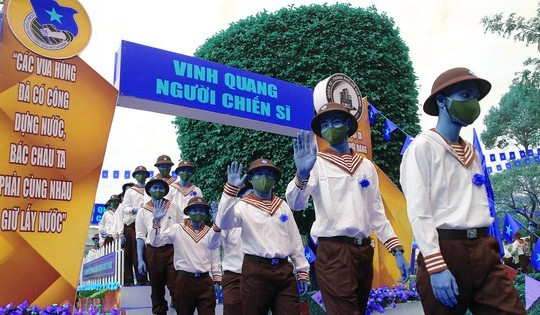Thành phố Hồ Chí Minh đã trao gần 4.000 lệnh gọi công dân nhập ngũ