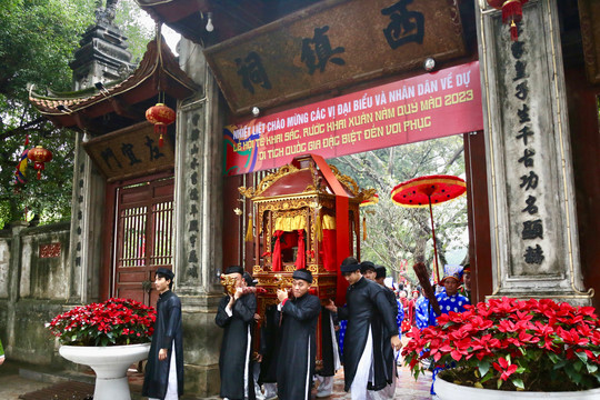 Độc đáo lễ hội truyền thống ''Tế khai sắc, Rước khai xuân'' tại đền Voi Phục