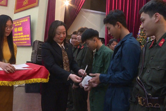 Huyện Ứng Hòa gặp mặt thanh niên chuẩn bị nhập ngũ và quân nhân xuất ngũ tiêu biểu năm 2023