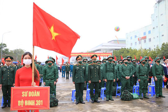 Hà Nội: Tân binh rạng rỡ ngày nhập ngũ