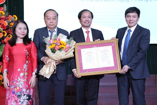 Trường Đại học Hùng Vương thành phố Hồ Chí Minh đón nhận Giấy chứng nhận kiểm định chất lượng giáo dục