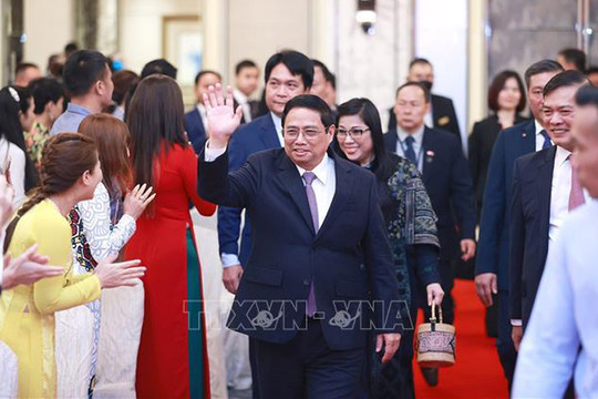 Thủ tướng Phạm Minh Chính gặp gỡ cộng đồng người Việt Nam tại Singapore