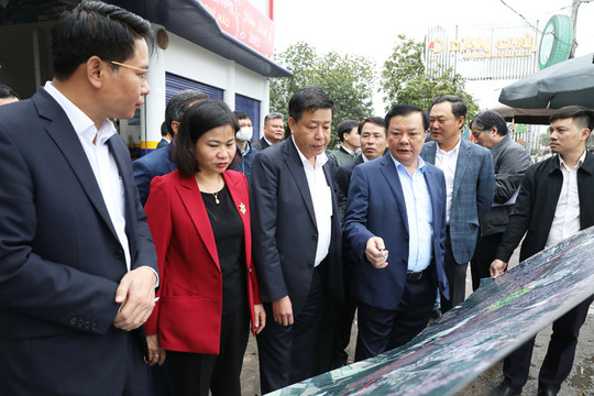 Bí thư Thành ủy Hà Nội Đinh Tiến Dũng gặp gỡ, vận động người dân ủng hộ Dự án đường Vành đai 4