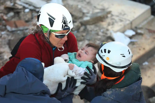 70 quốc gia đề nghị giúp đỡ trong các hoạt động tìm kiếm cứu nạn tại Thổ Nhĩ Kỳ