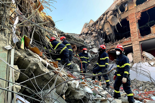 Tiếp tục tìm thấy nạn nhân động đất bị mắc kẹt nhiều ngày tại Thổ Nhĩ Kỳ và Syria