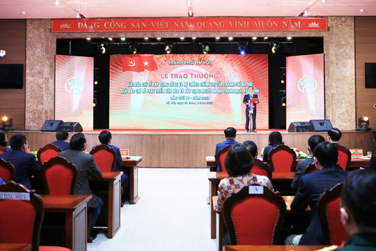 Trao Giải Báo chí về xây dựng Đảng và hệ thống chính trị thành phố Hà Nội lần thứ V vào tháng 3-2023