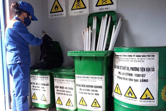 Hà Nội dừng triển khai đề án thu gom, xử lý chất thải nguy hại