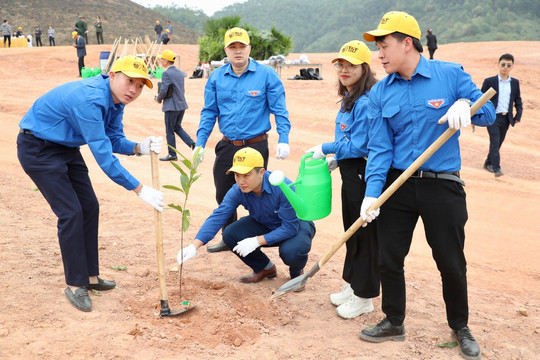 Phát động trồng cây phủ xanh 16ha dự án sân golf tại tỉnh Phú Thọ