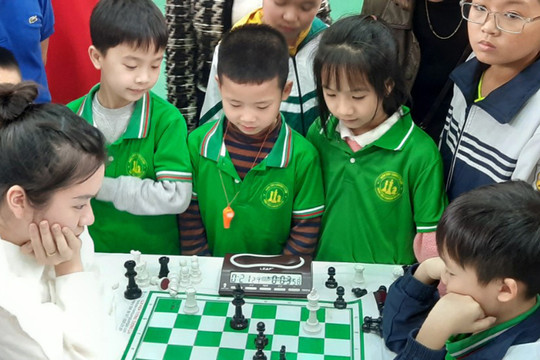 Giao lưu truyền cảm hứng cờ vua cho kỳ thủ nhí tại Sơn Tây