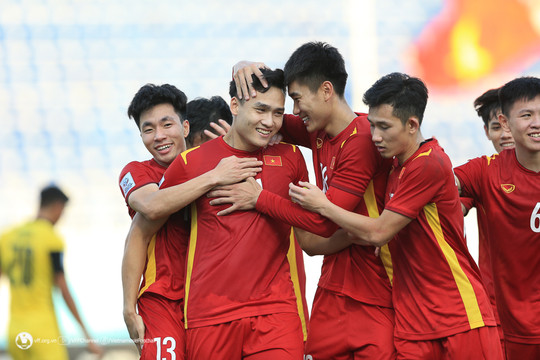 Đội tuyển quốc gia và U23 Việt Nam tập trung lần đầu cùng tân huấn luyện viên Philippe Troussier