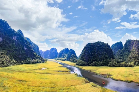 Chuyển đổi số ngành Du lịch: Nâng cao năng lực cạnh tranh và phát triển bền vững