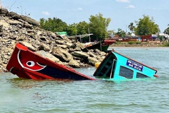 Khởi tố vụ chìm thuyền chở khách trên sông Đồng Nai