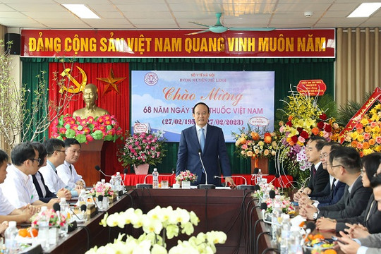 Chủ tịch HĐND thành phố Nguyễn Ngọc Tuấn thăm, chúc mừng Bệnh viện Đa khoa Mê Linh