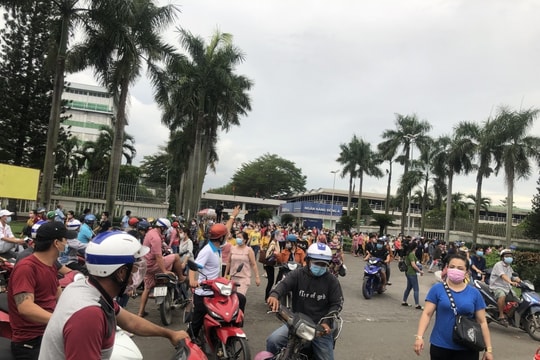 Công ty PouYuen Việt Nam cam kết hỗ trợ tiền cho công nhân mất việc