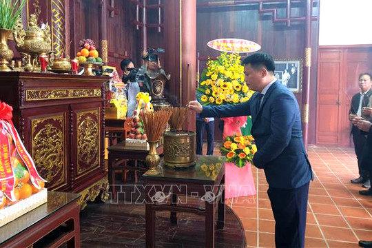 Dâng hương tưởng niệm nhân 117 năm Ngày sinh Thủ tướng Phạm Văn Đồng