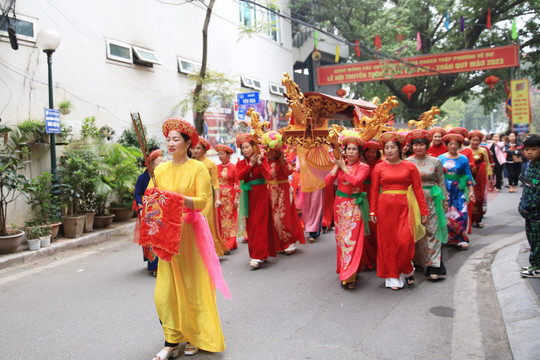 Nhiều hoạt động văn hóa nghệ thuật đặc sắc tại lễ hội truyền thống đình Yên Phụ