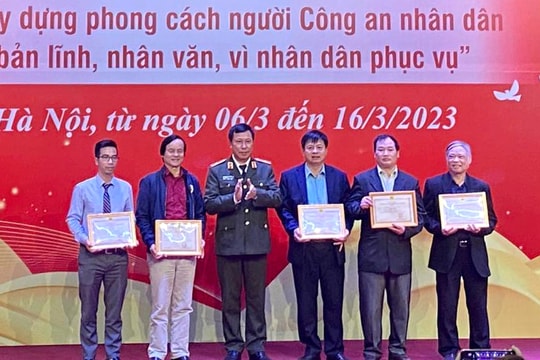 Khai mạc triển lãm tranh “Xây dựng phong cách người Công an nhân dân bản lĩnh, nhân văn vì nhân dân phục vụ”