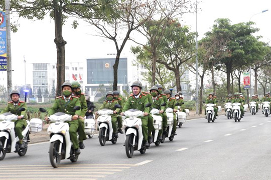 Gia Lâm quyết liệt ra quân xử lý vi phạm trật tự an toàn giao thông, đô thị