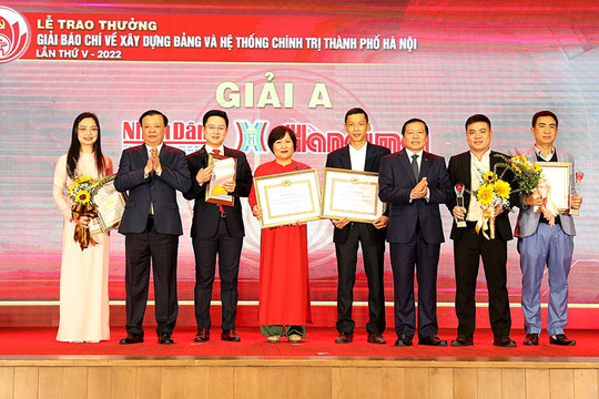 Trao Giải Báo chí về xây dựng Đảng và hệ thống chính trị của thành phố Hà Nội lần thứ V