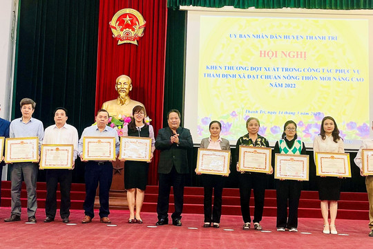 Huyện Thanh Trì:  Khen thưởng đột xuất trong công tác phục vụ thẩm định xã đạt chuẩn nông thôn mới nâng cao năm 2022