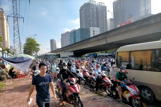 Thí điểm điều chỉnh tổ chức giao thông nút Phạm Hùng - Nguyễn Hoàng - Tôn Thất Thuyết