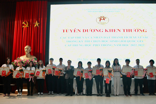 Hà Nội khen thưởng học sinh đoạt giải kỳ thi quốc gia cấp trung học phổ thông