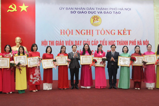 Hà Nội: Trao thưởng cho 150 giáo viên tiểu học dạy giỏi