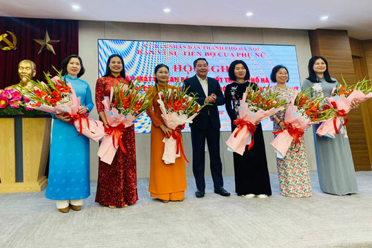 Gặp mặt hơn 70 nữ cán bộ chủ chốt của thành phố Hà Nội