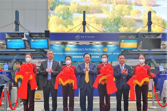 Hàng không Việt Nam đón khách bay thường lệ đầu tiên từ Bắc Kinh sau 3 năm