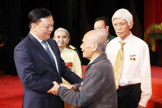Hà Nội tổ chức trọng thể gặp mặt kỷ niệm 50 năm ''Chiến thắng trở về''