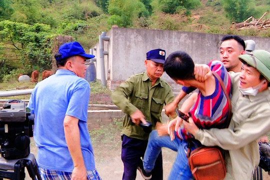 Xử lý nghiêm vụ hành hung phóng viên tại tỉnh Hoà Bình