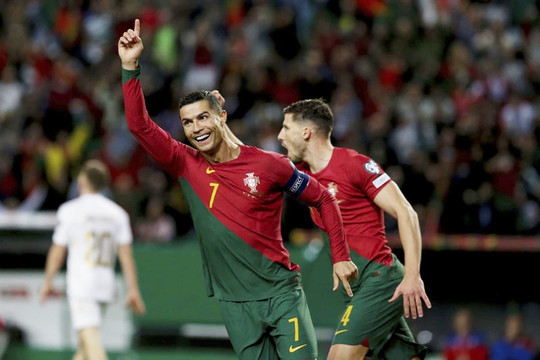 Ronaldo lập cú đúp giúp Bồ Đào Nha thắng đậm ở vòng loại Euro 2024